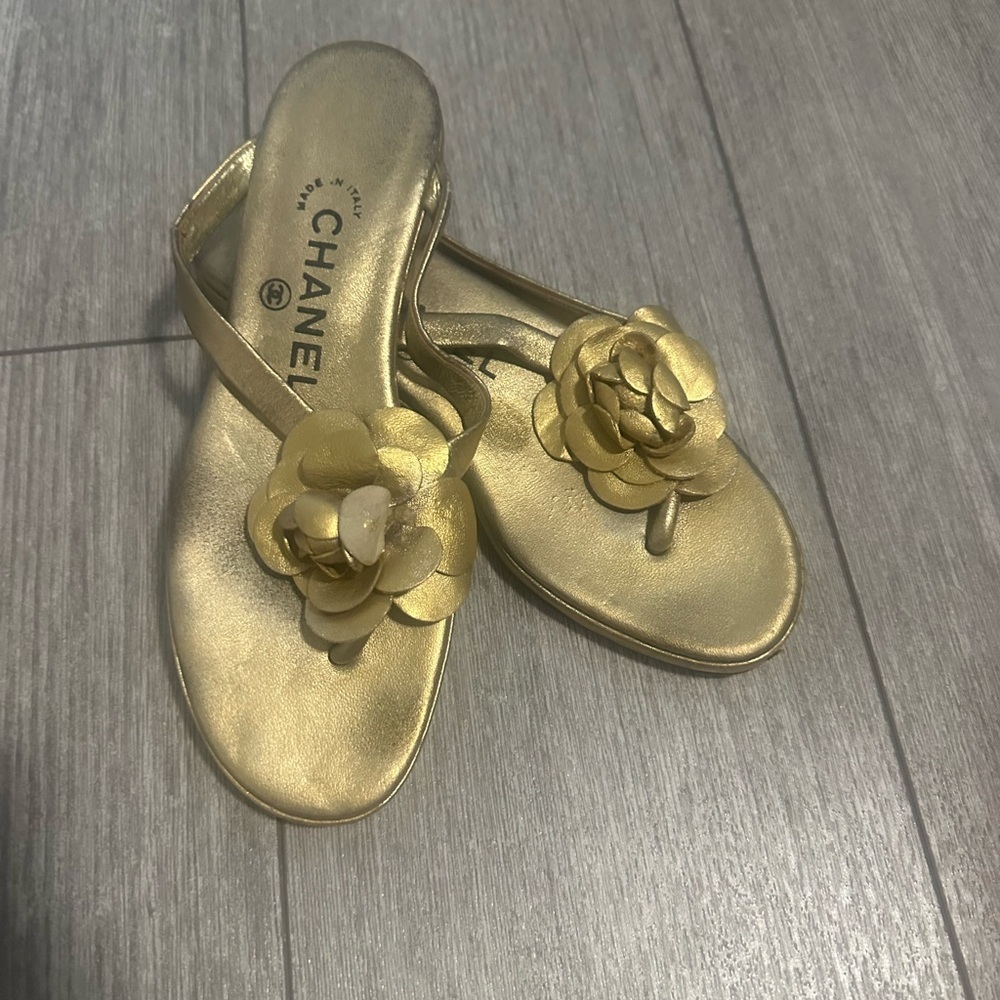 CHANEL Metallic Gold Floral Sandals​​